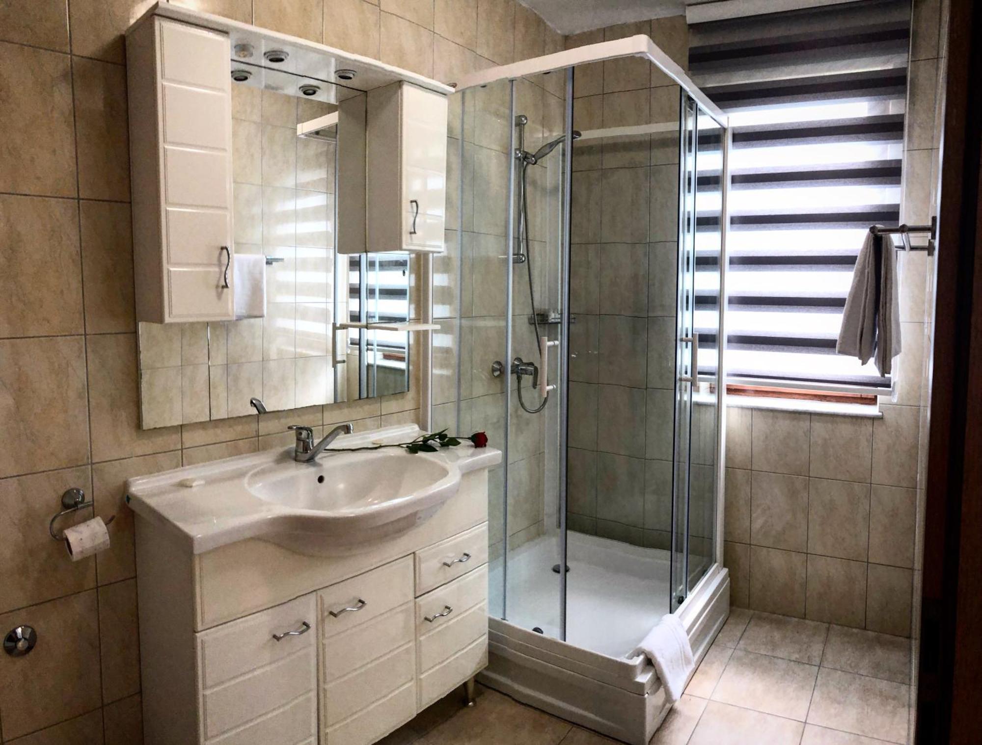 Demi Old Town - Garage Parking Hotel Sarajevo Luaran gambar
