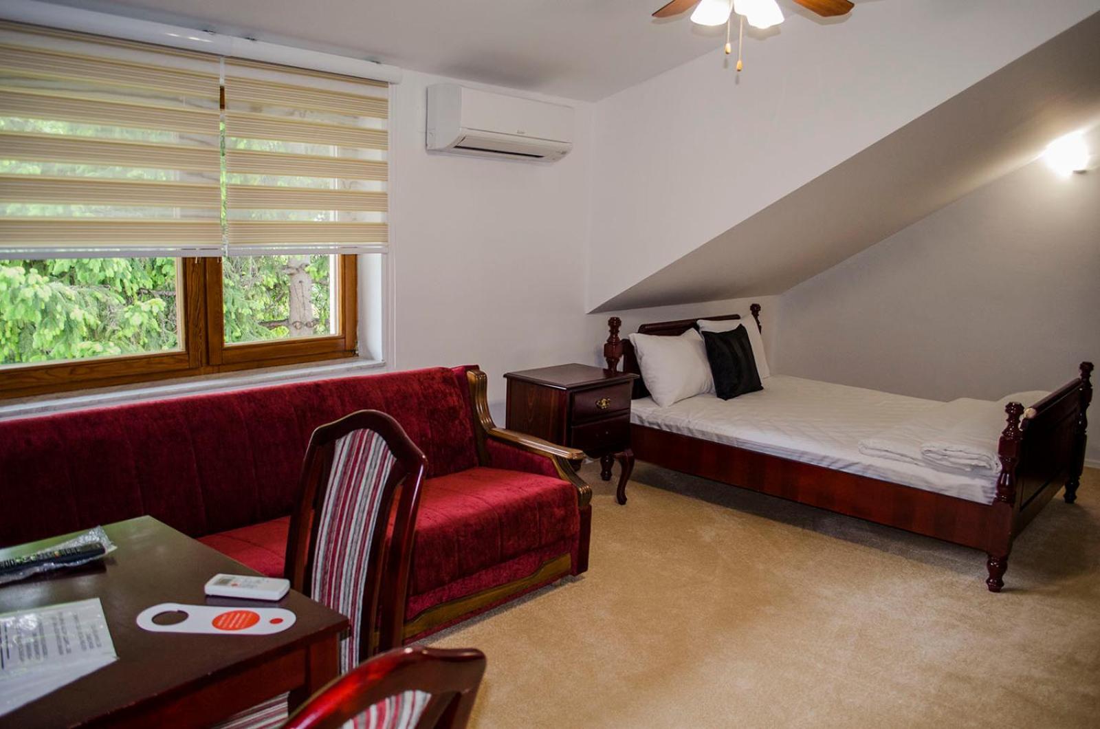 Demi Old Town - Garage Parking Hotel Sarajevo Bilik gambar
