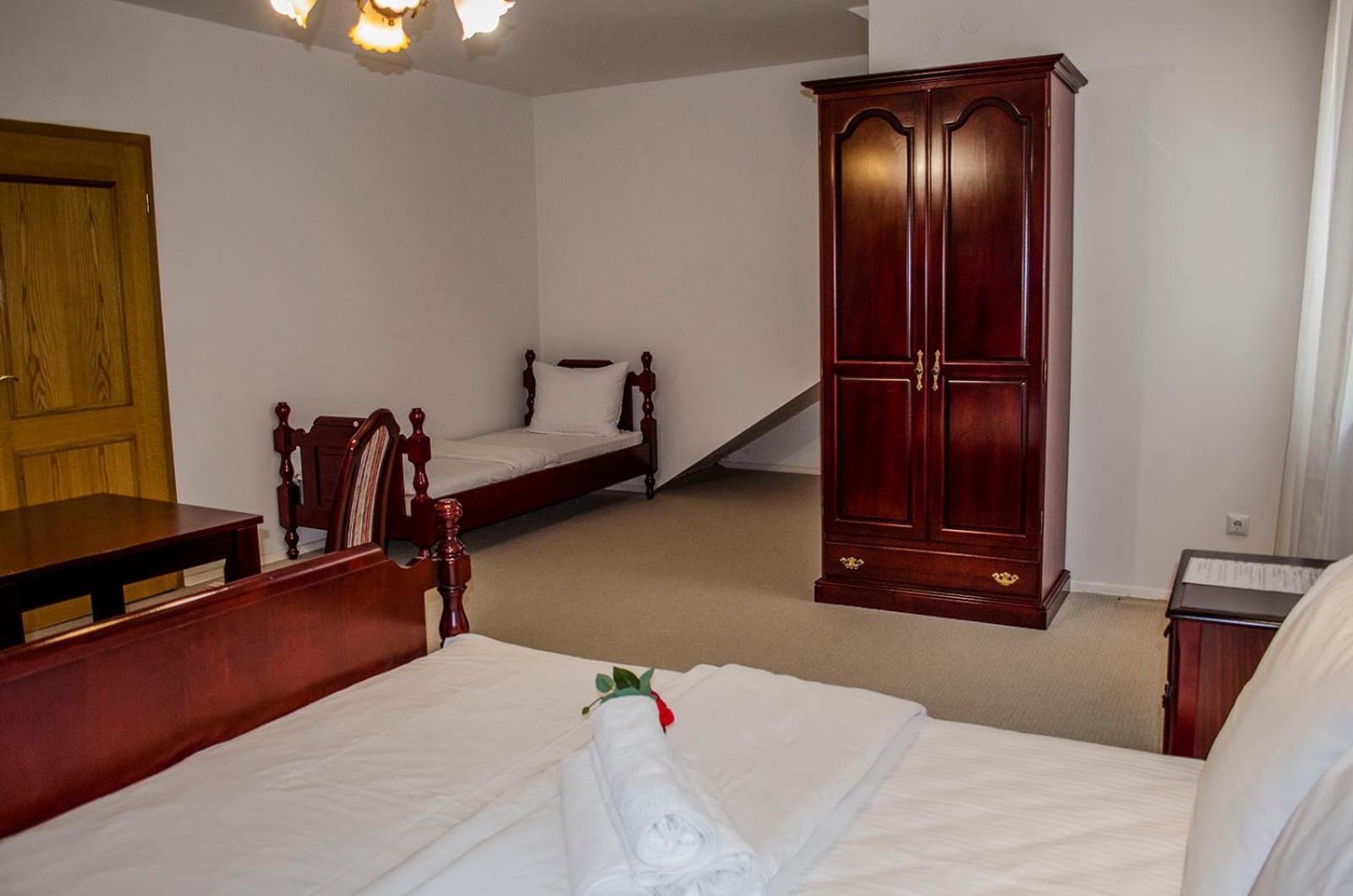 Demi Old Town - Garage Parking Hotel Sarajevo Bilik gambar