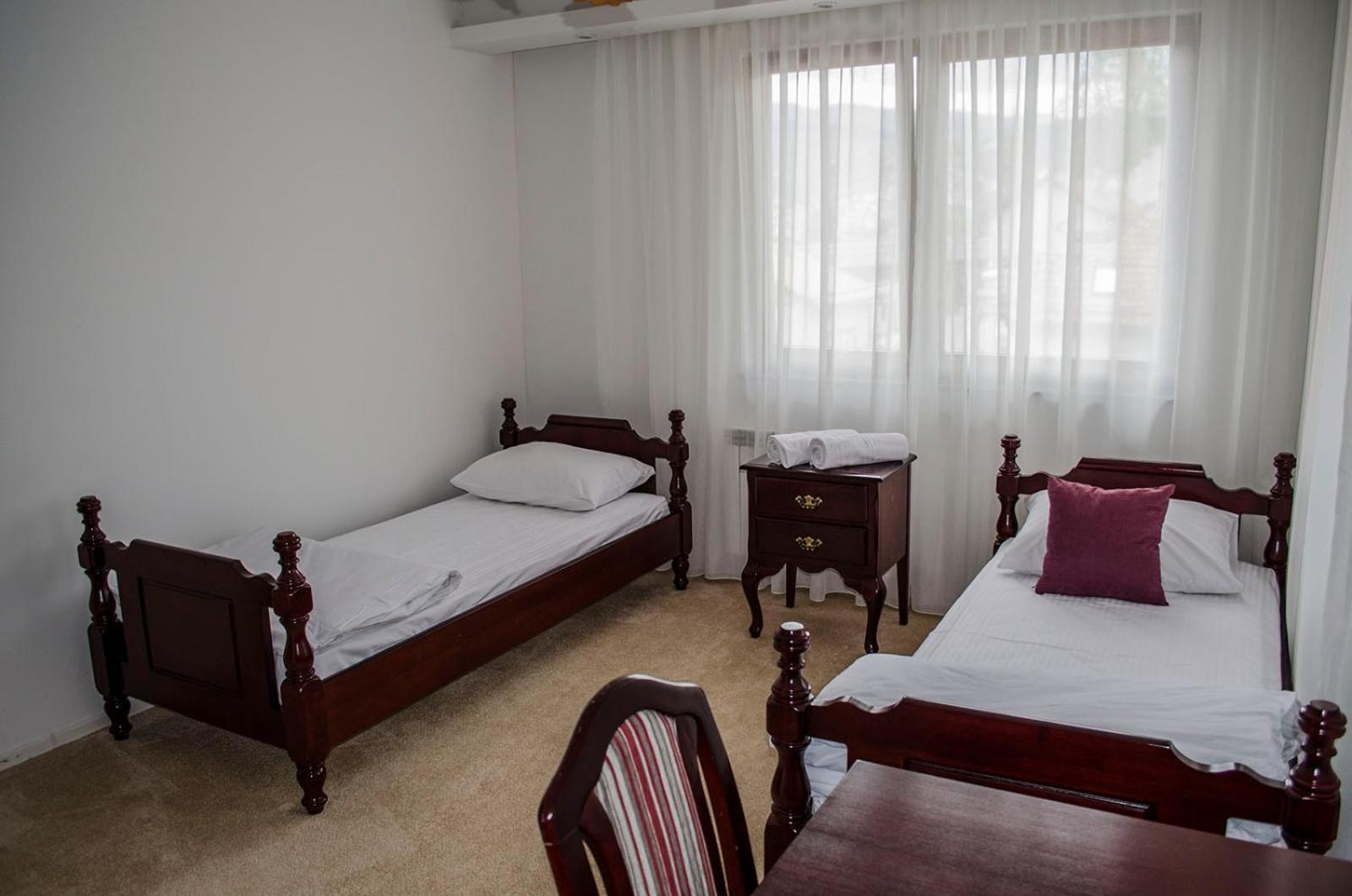 Demi Old Town - Garage Parking Hotel Sarajevo Bilik gambar