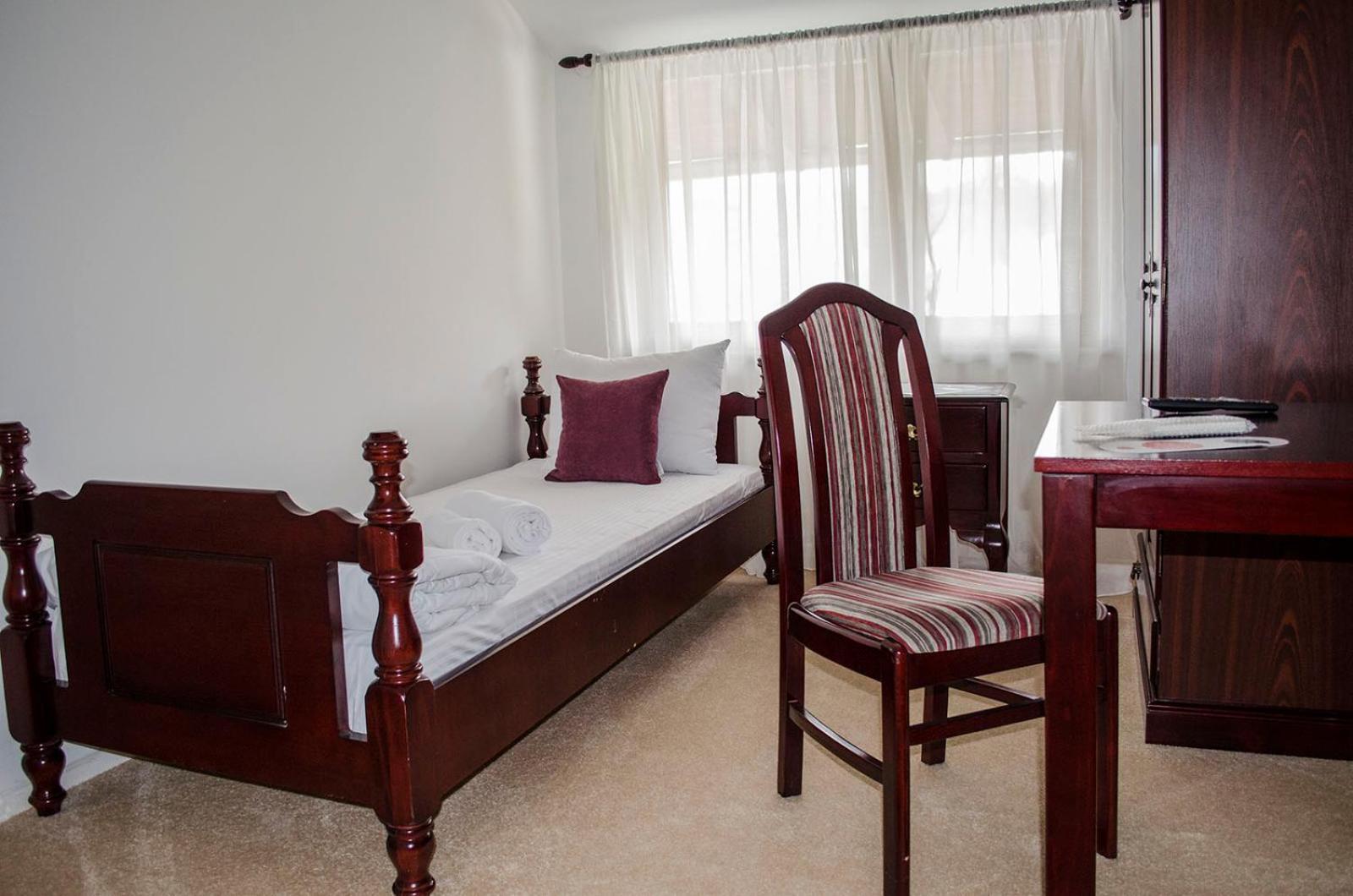 Demi Old Town - Garage Parking Hotel Sarajevo Bilik gambar