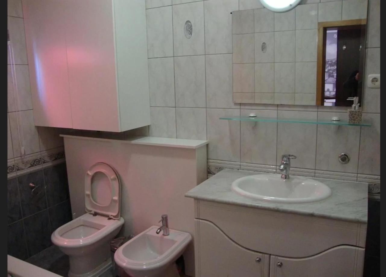 Demi Old Town - Garage Parking Hotel Sarajevo Bilik gambar