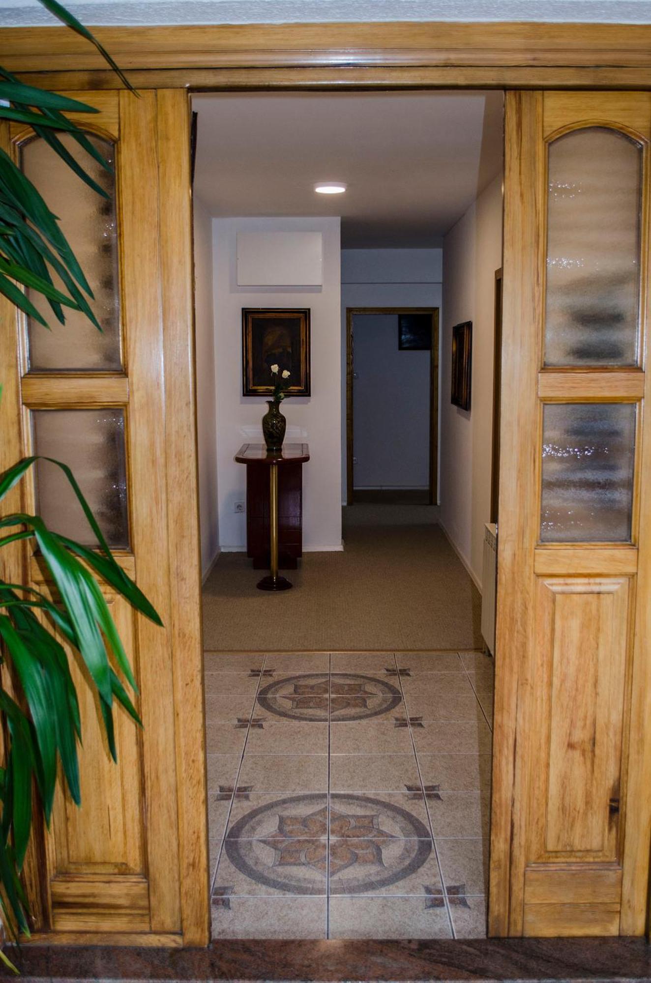 Demi Old Town - Garage Parking Hotel Sarajevo Luaran gambar