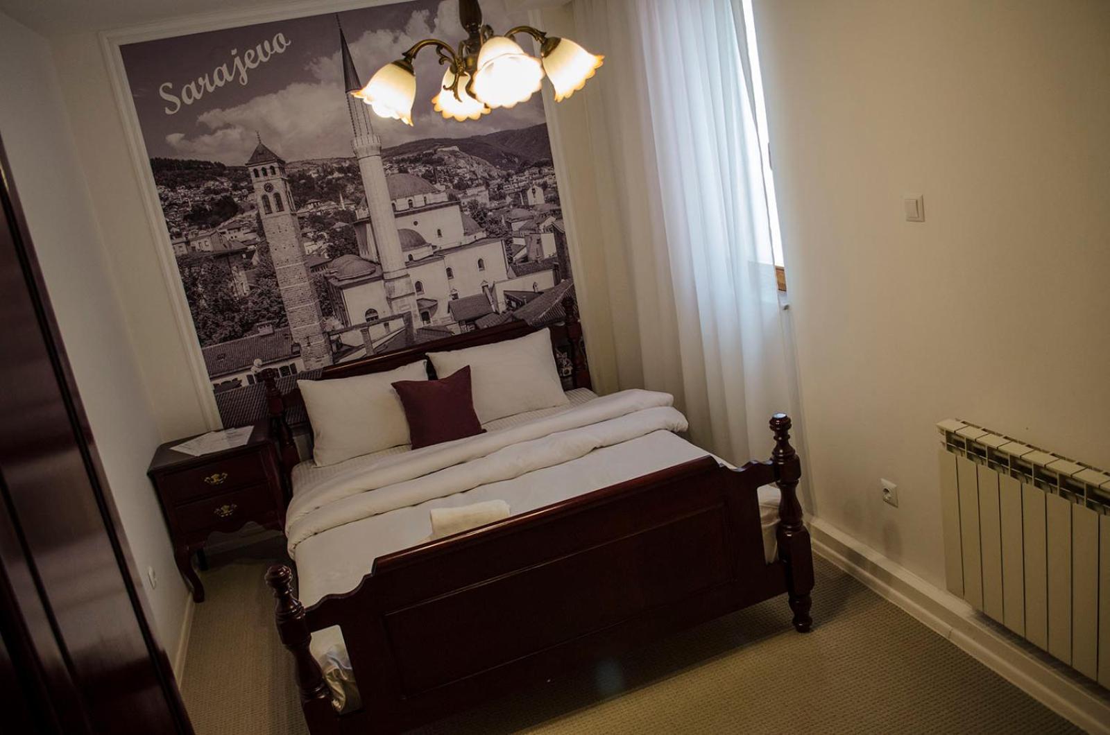 Demi Old Town - Garage Parking Hotel Sarajevo Bilik gambar