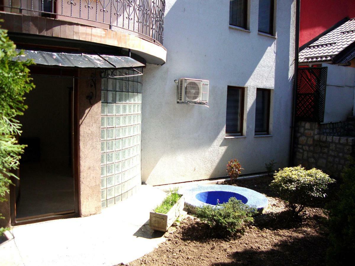 Demi Old Town - Garage Parking Hotel Sarajevo Luaran gambar