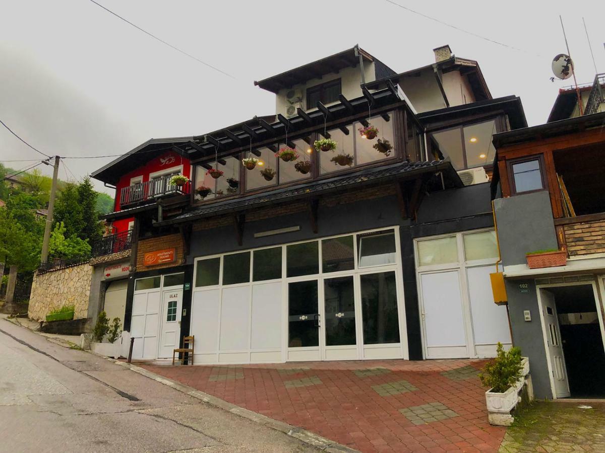 Demi Old Town - Garage Parking Hotel Sarajevo Luaran gambar