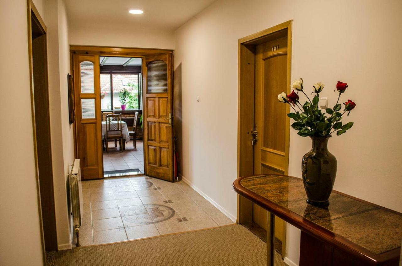 Demi Old Town - Garage Parking Hotel Sarajevo Luaran gambar