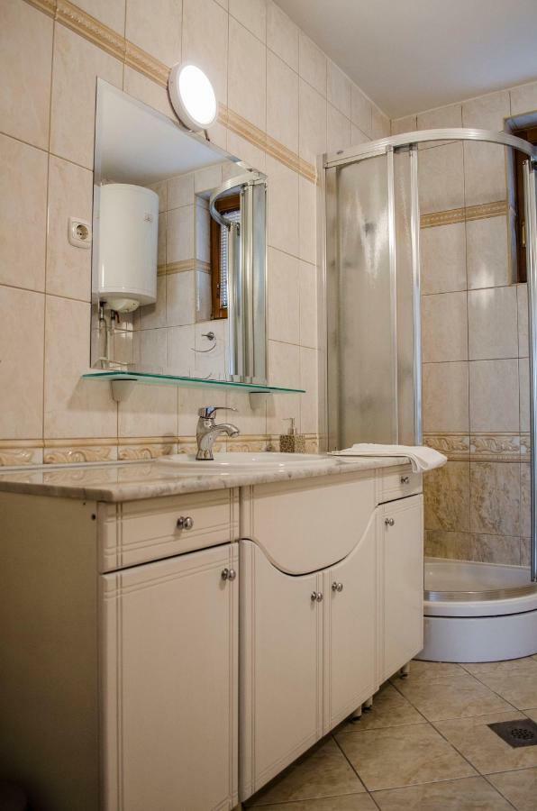 Demi Old Town - Garage Parking Hotel Sarajevo Luaran gambar